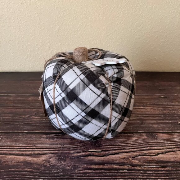 Puffy Fabric Black and White Plaid Pumpkin with wooden leaf THANKFUL tag - Picture 5 of 5